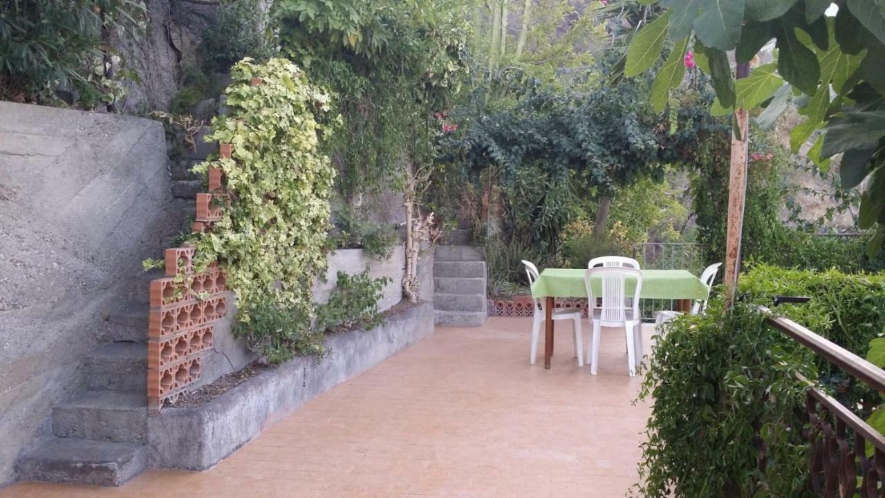 Baia Taormina Apartment Giardini Naxos Esterno foto