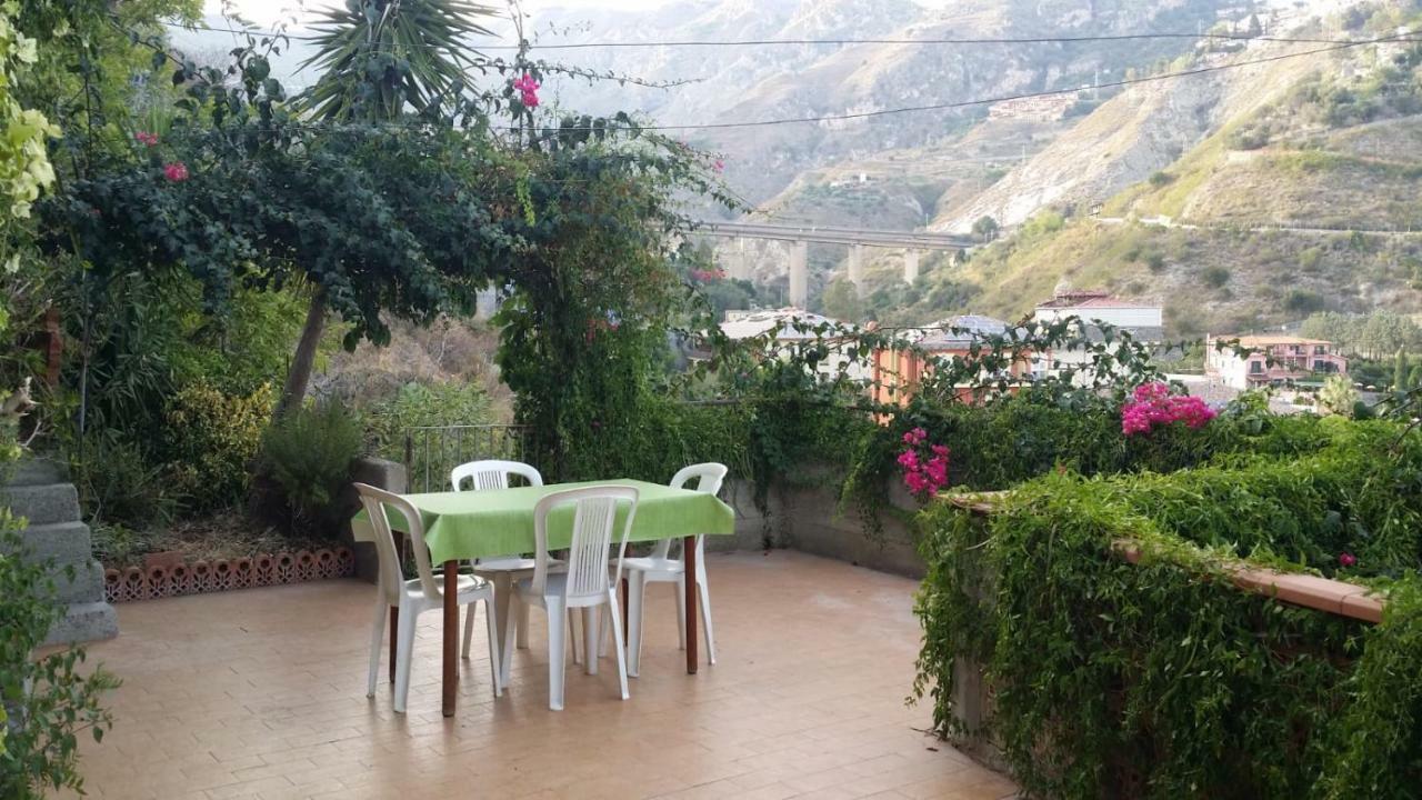 Baia Taormina Apartment Giardini Naxos Esterno foto