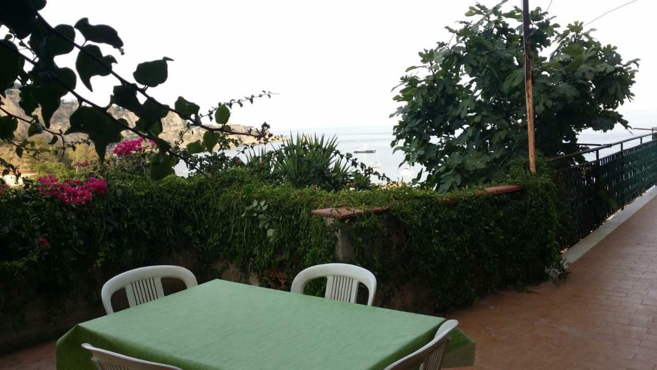 Baia Taormina Apartment Giardini Naxos Esterno foto